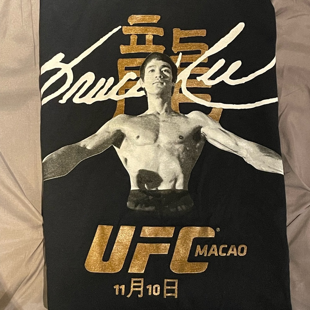 Out of print, rare UFC brand official Bruce Lee shirt size Medium - black